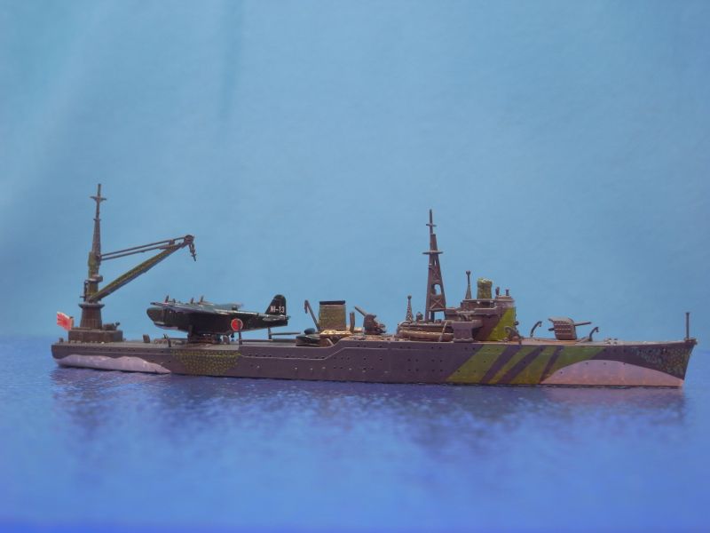 秋津洲（アオシマ、1/700）の完成写真（右舷から）