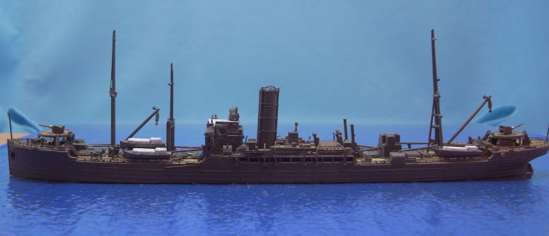 水上機母艦　間宮（1/700、アオシマ）の完成写真（横から）
