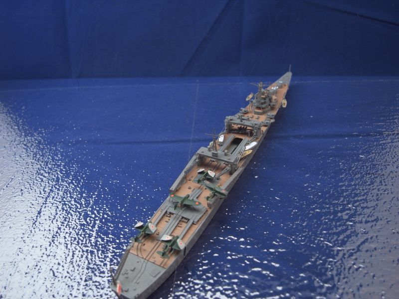 特殊潜航艇母艦　日進（1/700、アオシマ）の完成写真（斜め後ろから）
