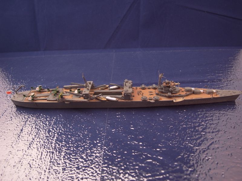 特殊潜航艇母艦　日進（1/700、アオシマ）の完成写真（横から）