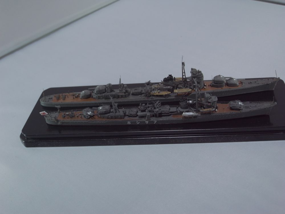 ダイソーのコレクションボックスミニと駆逐艦の模型
