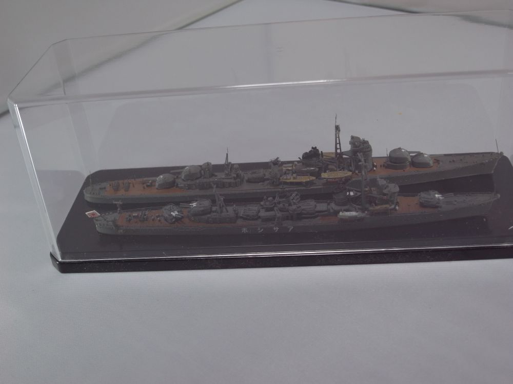 ダイソーのコレクションボックスミニと駆逐艦の模型