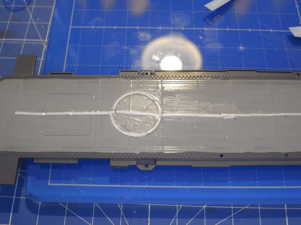 雲鷹（アオシマ）の飛行甲板のデカール貼り2